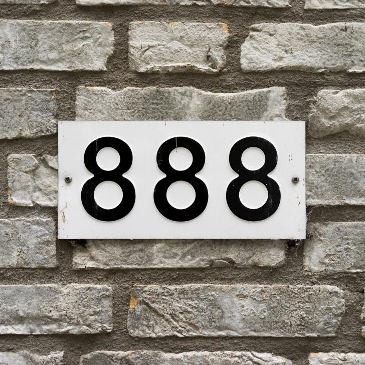 888: المعنى الملائكي وعلم الأعداد