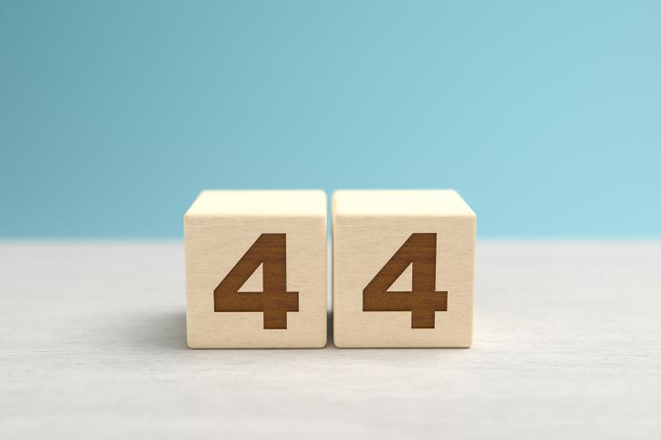 Numero 44: signifo kaj simbologio
